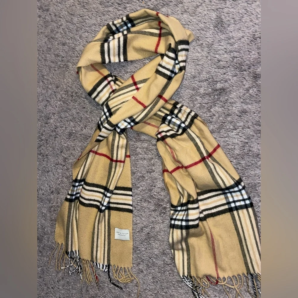 Lord and Taylor: Plaid Cashmere scarf - Picture 1 of 4